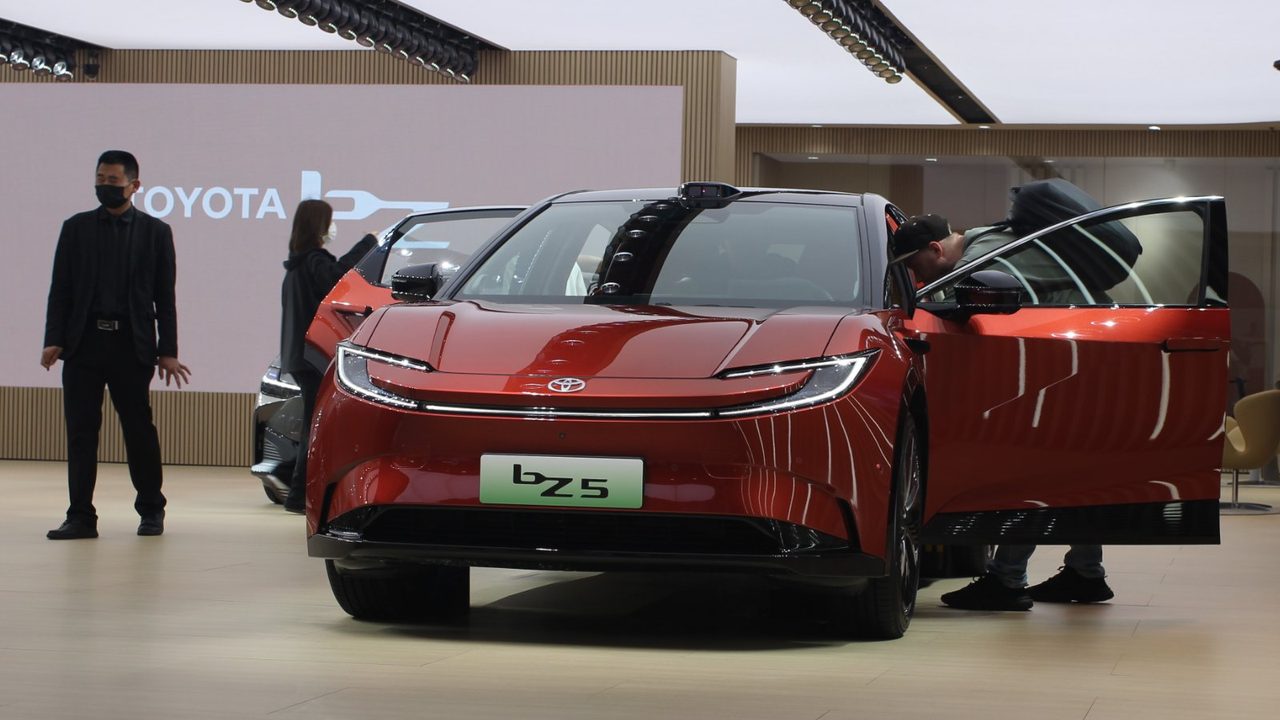 Image for Toyota plans China-made extended-range EVs in 2027 to broaden lineup, report says