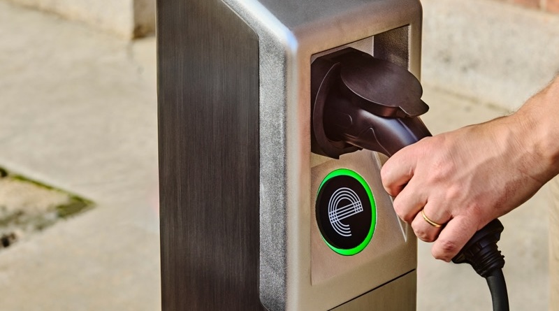 Image for 600 More Curbside EV Charging Stations For New York City