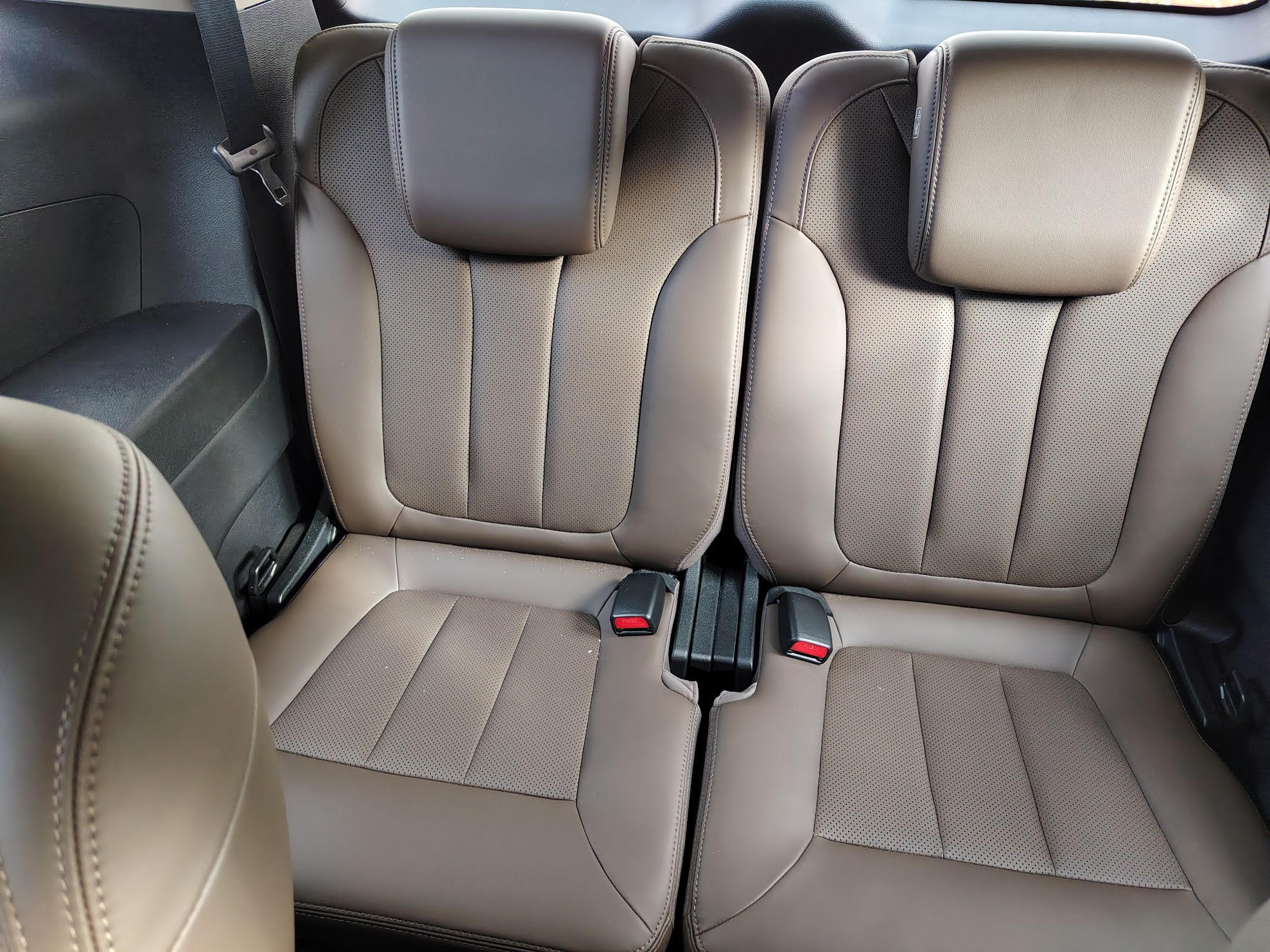 The third row seats are definitely coach. But it will get you where you need to go. Photo for CleanTechnica by Raymond Tribdino.